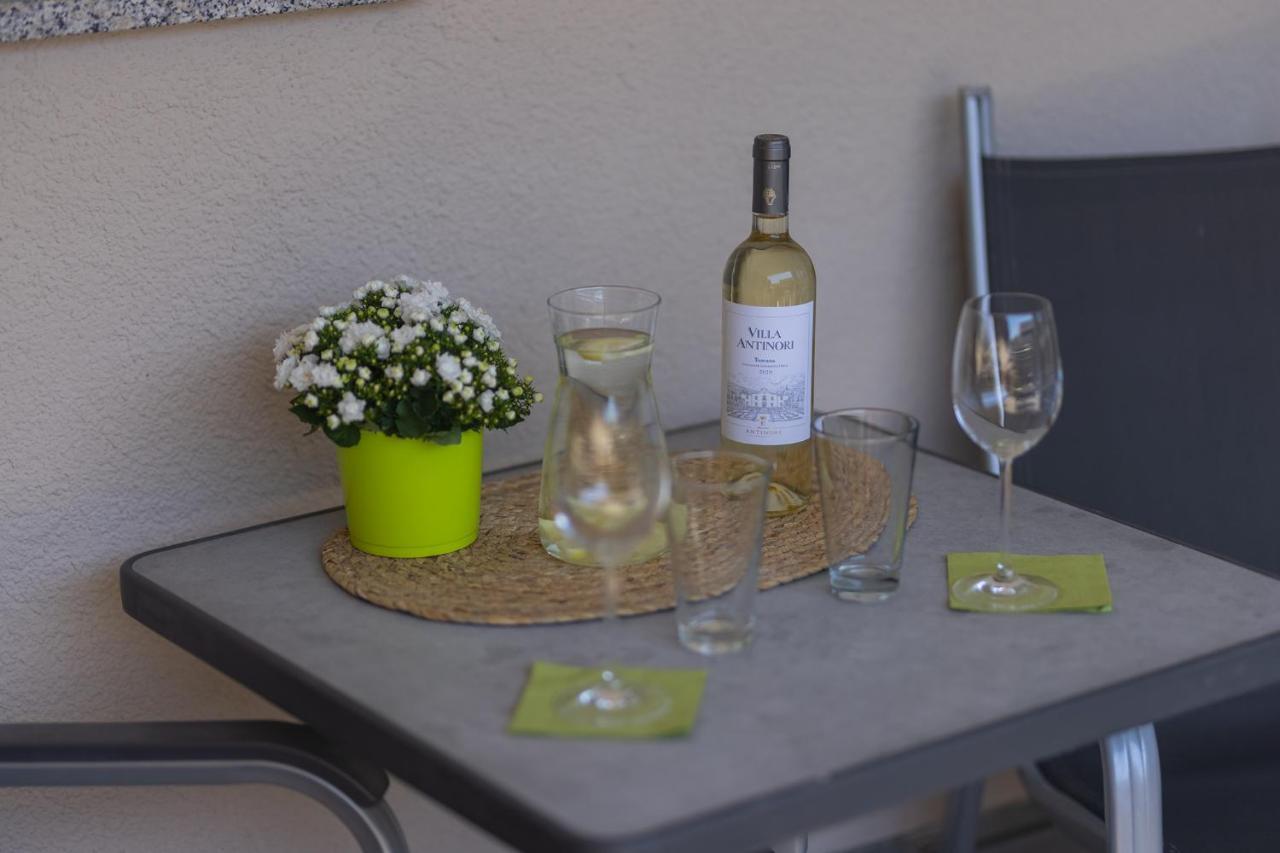 Comfort Apartment A a Kitchenette balcony or terrace